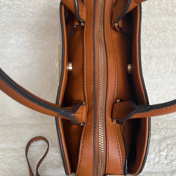 NWT Steve Madden cream floral crossbody strap or handle carry - Picture 2 of 7